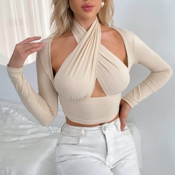 🌻 Cross Wrap Halter Neck Crop Top - Picture 2 of 6